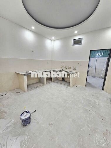 nhà mới sơn sữa dt rộng hợp ở,vp,onlie.2pn 2wc có 1 máy lạnh