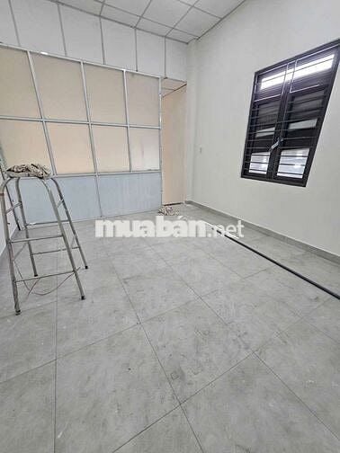nhà mới sơn sữa dt rộng hợp ở,vp,onlie.2pn 2wc có 1 máy lạnh