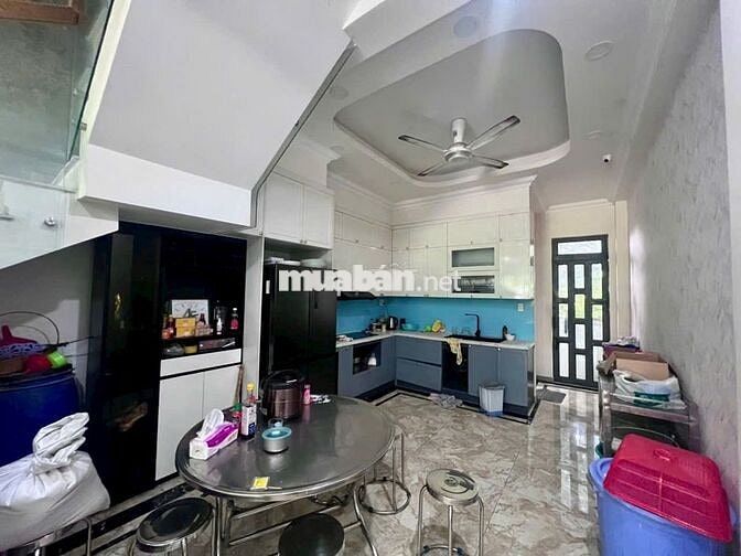 GẤP BÁN NHÀ 3 TẦNG – DĨ AN, BÌNH DƯƠNG Diện tích sàn: 225 m²