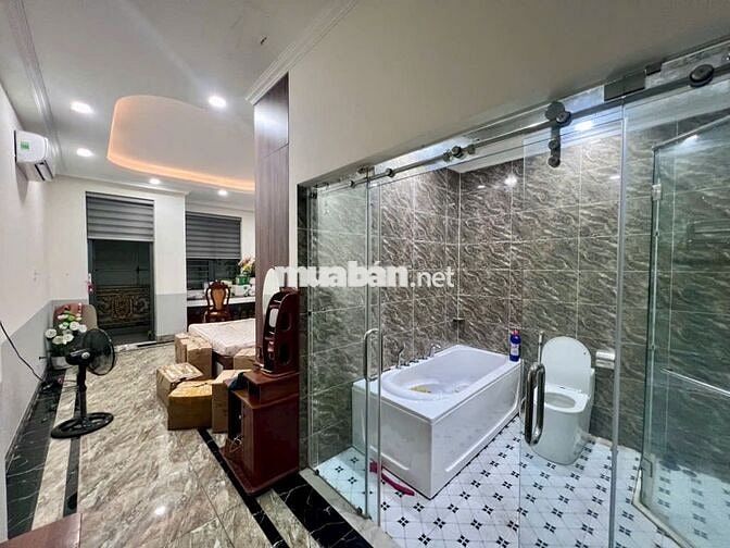 GẤP BÁN NHÀ 3 TẦNG – DĨ AN, BÌNH DƯƠNG Diện tích sàn: 225 m²