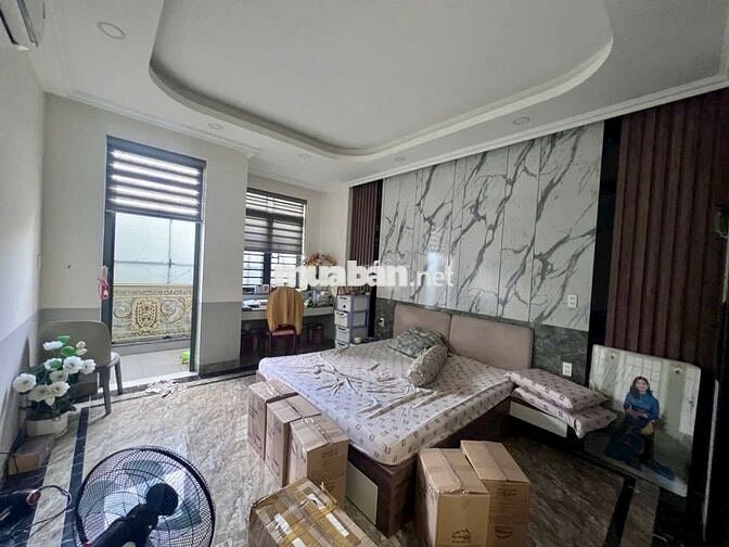 GẤP BÁN NHÀ 3 TẦNG – DĨ AN, BÌNH DƯƠNG Diện tích sàn: 225 m²