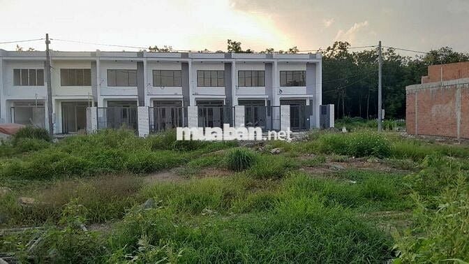 Bán đất mặt đường tiện kinh doanh buôn bán, 950 triệu/nền