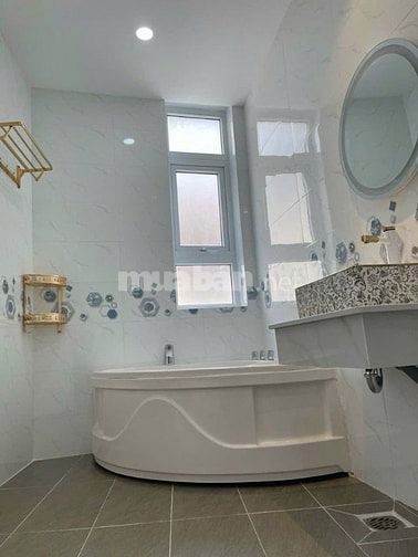 NHÀ XÂY 5 TẦNG - HXH - CẠNH ĐƯỜNG LÊ VĂN THỊNH