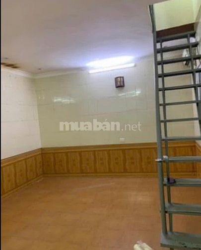 Cho thuê nhà chính chủ, nhà riêng 2 tầng, ngõ Văn Chương, quận Đống Đa