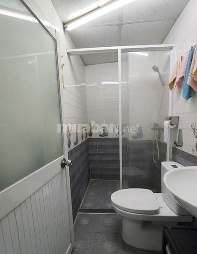 QUẬN 11 NGAY LÊ ĐẠI HÀNH, 500M TỚI CHỢ RẪY VÀ ĐHYD 46M2 3 TẦNG.