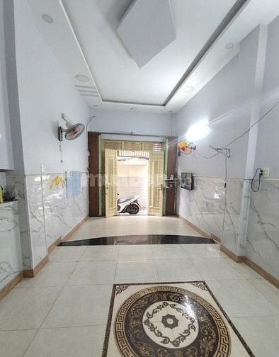 QUẬN 11 NGAY LÊ ĐẠI HÀNH, 500M TỚI CHỢ RẪY VÀ ĐHYD 46M2 3 TẦNG.