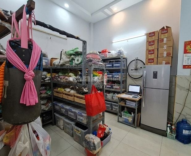 QUẬN 11 NGAY LÊ ĐẠI HÀNH, 500M TỚI CHỢ RẪY VÀ ĐHYD 46M2 3 TẦNG.