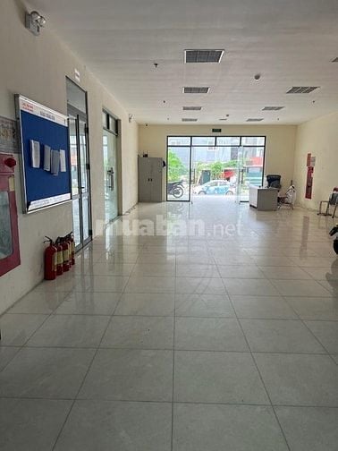 Bán gấp căn hộ chung cư Tầng 8, toà A1 80 Hoàng Đạo Thành 70m2, 5,3 tỷ