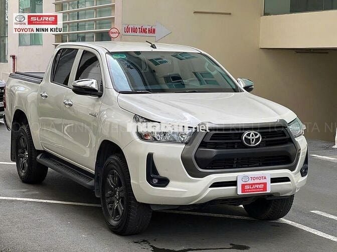Toyota Hilux 2021 2.4AT 4x2 Trắng 73.000 km