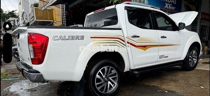 Nissan Navara Calibre Trắng Dầu 5 chỗ