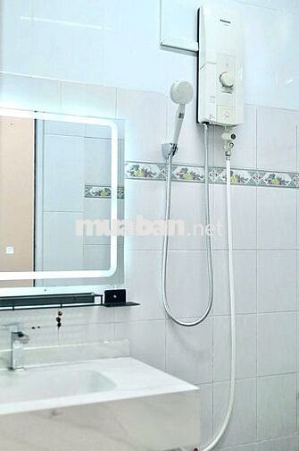 Cho thuê căn hộ dịch vụ mặt tiền đường Lạc Long Quân