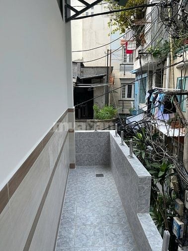Bán nhà số 112/18 Ngô Gia Tự, F9 Q10 . DT: 4.5m x 8.5m, trệt, lầu, 2PN