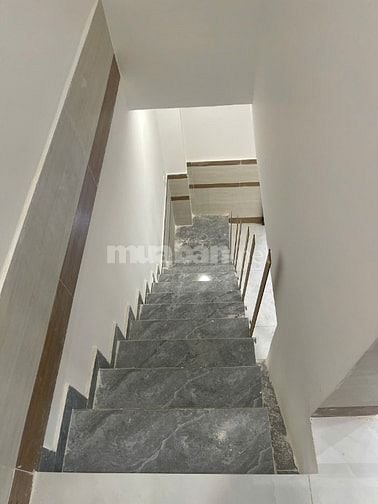 Bán nhà số 112/18 Ngô Gia Tự, F9 Q10 . DT: 4.5m x 8.5m, trệt, lầu, 2PN