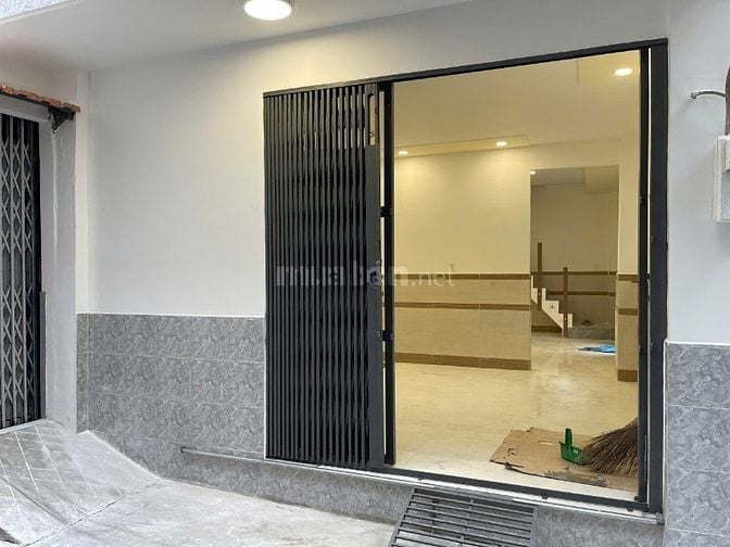 Bán nhà số 112/18 Ngô Gia Tự, F9 Q10 . DT: 4.5m x 8.5m, trệt, lầu, 2PN