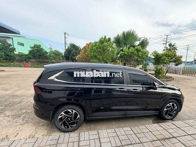 Hyundai Custin Special 1.5 7 chỗ 2024 Đen