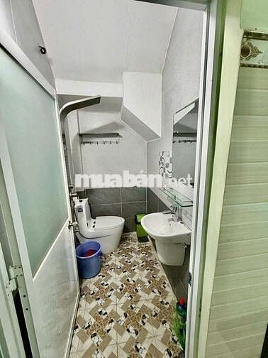 Nhà Tân Hòa Đông [3x7, 3lau, 2pn, 2toilet] sẵn 2 máy lạnh mới
