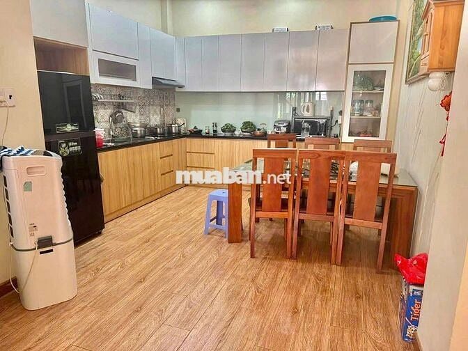 Cho Thuê Nhà 1 Trệt 3 Lầu 4PN Mặt Tiền Đường Số Phường Tân Quy