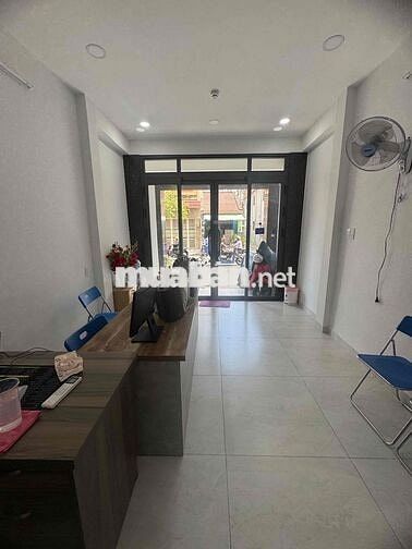 Cho thuê Mặt bằng trệt MT 193 Cô Giang P Cầu Ông Lãnh Q1