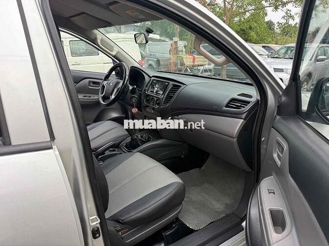 Mitsubishi Triton Bạc 2017 MT 1 cầu