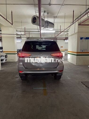 Bán 2 xe Toyota Fortuner & 1 xe Ford Transit 10chỗ