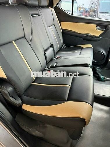 Bán 2 xe Toyota Fortuner & 1 xe Ford Transit 10chỗ