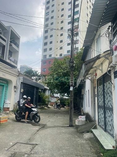 Cho thuê nhà Xô Viết Nghệ Tĩnh, P.21, Bình Thạnh, 4x26m, hẻm 2 xe hơi