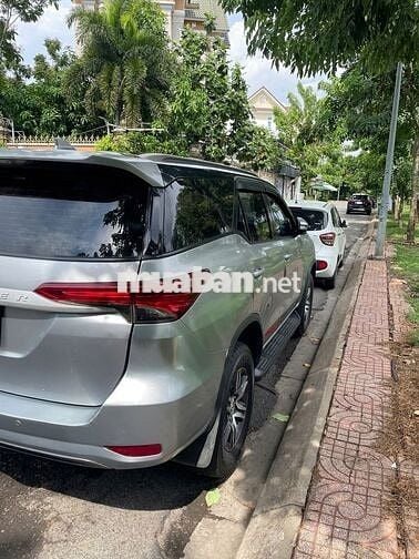 Bán 2 xe Toyota Fortuner & 1 xe Ford Transit 10chỗ