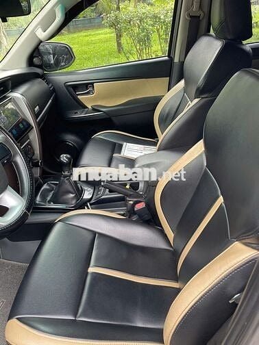 Bán 2 xe Toyota Fortuner & 1 xe Ford Transit 10chỗ