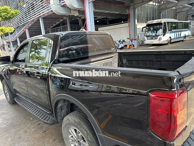 Ford Ranger XLS AT 2.0L 4x2 2024 Đen, xe lướt