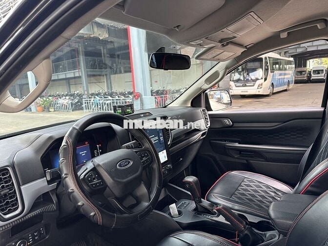 Ford Ranger XLS AT 2.0L 4x2 2024 Đen, xe lướt