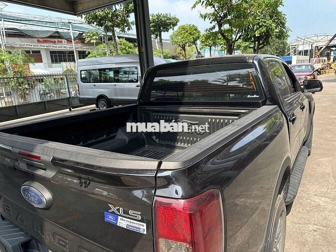 Ford Ranger XLS AT 2.0L 4x2 2024 Đen, xe lướt