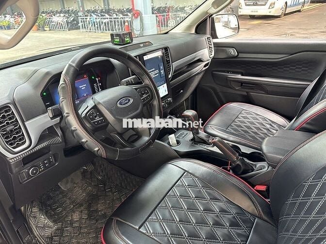 Ford Ranger XLS AT 2.0L 4x2 2024 Đen, xe lướt
