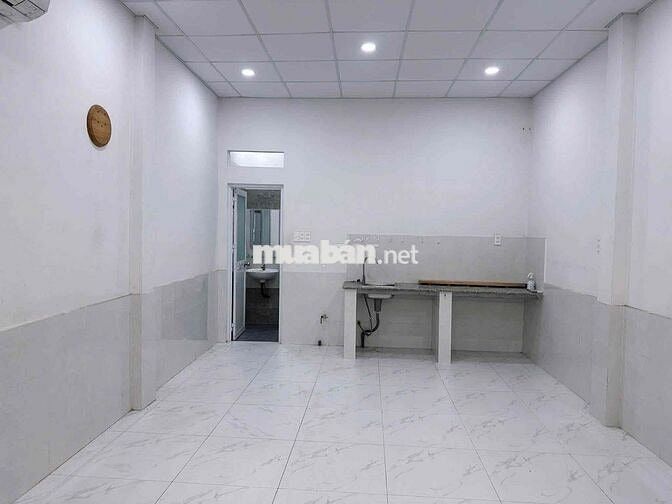 Cho thuê nhà HXH 154/… phạm văn hai ,TB 4x10m 1L 1x triệu / tháng