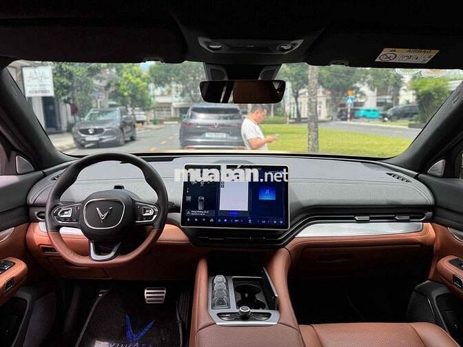 Vinfast VF9 Plus 2024 Xám 7 chỗ trần thép 2v km