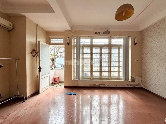 Lịch bay định cư đến gần. Chủ cần bán gấp nhà nguyễn xí -6m*20m