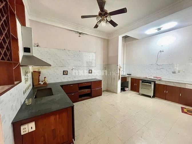 Lịch bay định cư đến gần. Chủ cần bán gấp nhà nguyễn xí -6m*20m