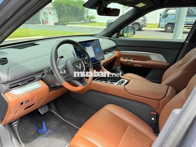 Vinfast VF9 Plus 2024 Xám 7 chỗ trần thép 2v km