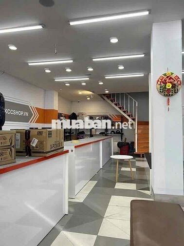 CHO THUÊ NHÀ MT LÝ THƯỜNG KIỆT, Q5 – NGANG 7,5M – GIÁ 63 TRIỆU/THÁNG