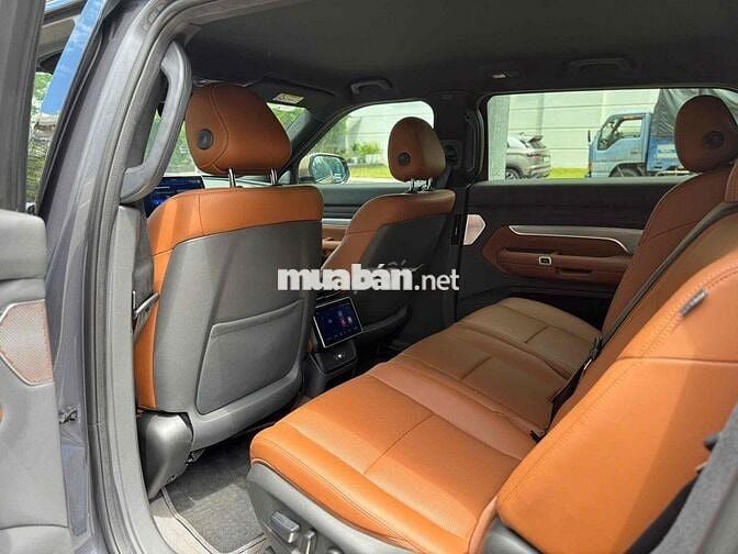 Vinfast VF9 Plus 2024 Xám 7 chỗ trần thép 2v km