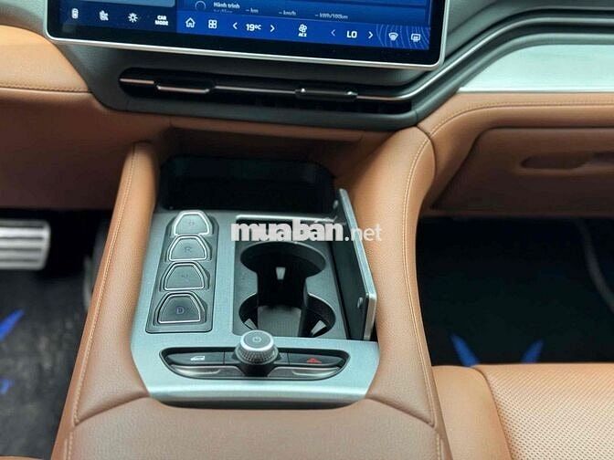 Vinfast VF9 Plus 2024 Xám 7 chỗ trần thép 2v km