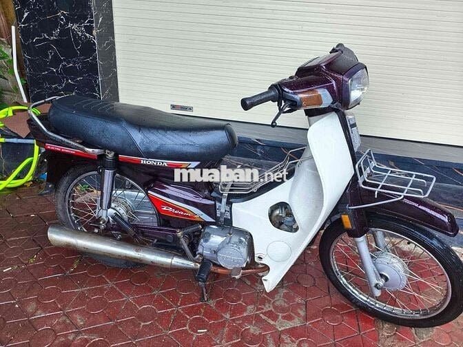 Honda Dream Trung Quốc màu Nâu nhãn hiệu HONG DA