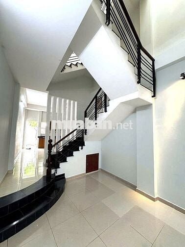 Nguyên căn 29/ Hoàng Hoa Thám, 3pn 4wc 4 tầng, DT: 4x22m, nhà sạch đẹp
