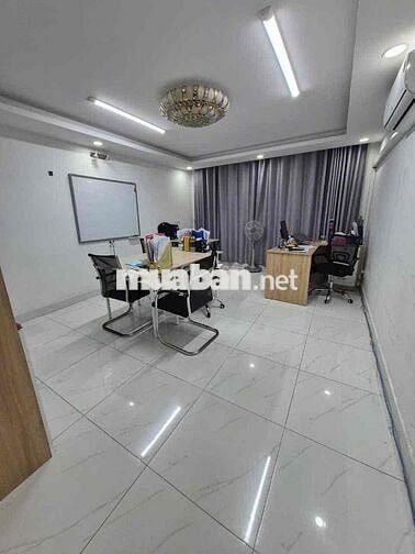 Cho Thuê Nhà Ngay Đại Học Công Thương - DT 4x15m Trệt 1 Lửng 2 Lầu St