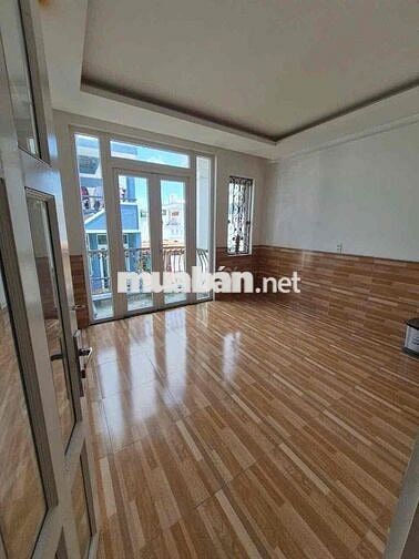 Cho Thuê Nhà Ngay Đại Học Công Thương - DT 4x15m Trệt 1 Lửng 2 Lầu St