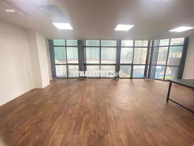 Cho thuê VP Cô Giang Q1, 160m2, ngăn sẵn 3 phòng, free làm việc 24/7