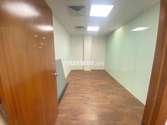 Cho thuê VP Cô Giang Q1, 160m2, ngăn sẵn 3 phòng, free làm việc 24/7