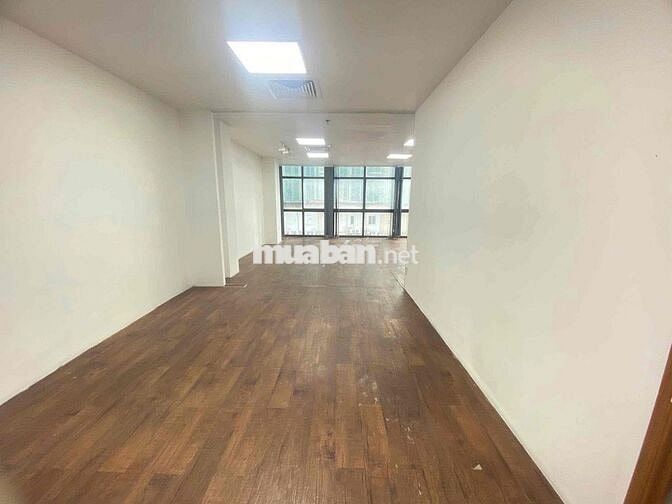 Cho thuê VP Cô Giang Q1, 160m2, ngăn sẵn 3 phòng, free làm việc 24/7
