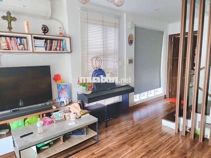 Bán Nhà Đẹp 4 Tầng, Lô Góc, Ô Tô Đỗ Cửa, 190m² Sàn, Chỉ 8 Tỷ 5, Quận 7