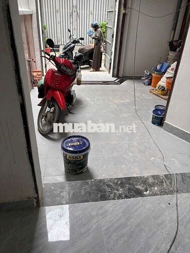 cho thuê nhà đang làm mới sạch sẽ 