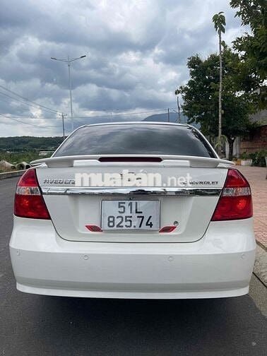 Chevrolet Aveo LTZ Trắng 5 chỗ